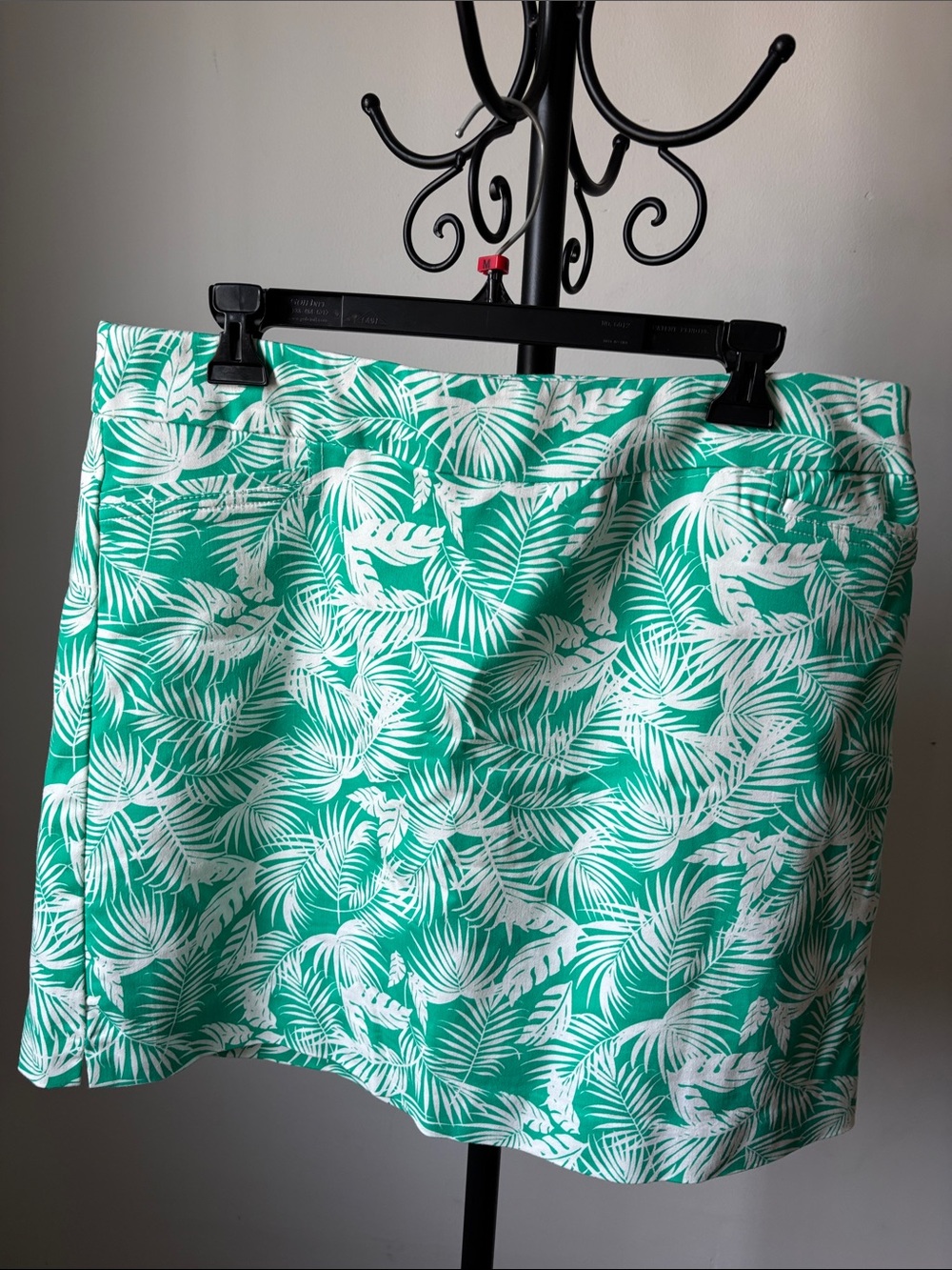 Tropical Leaf Print Mini stretch Skort  in Green & White xl